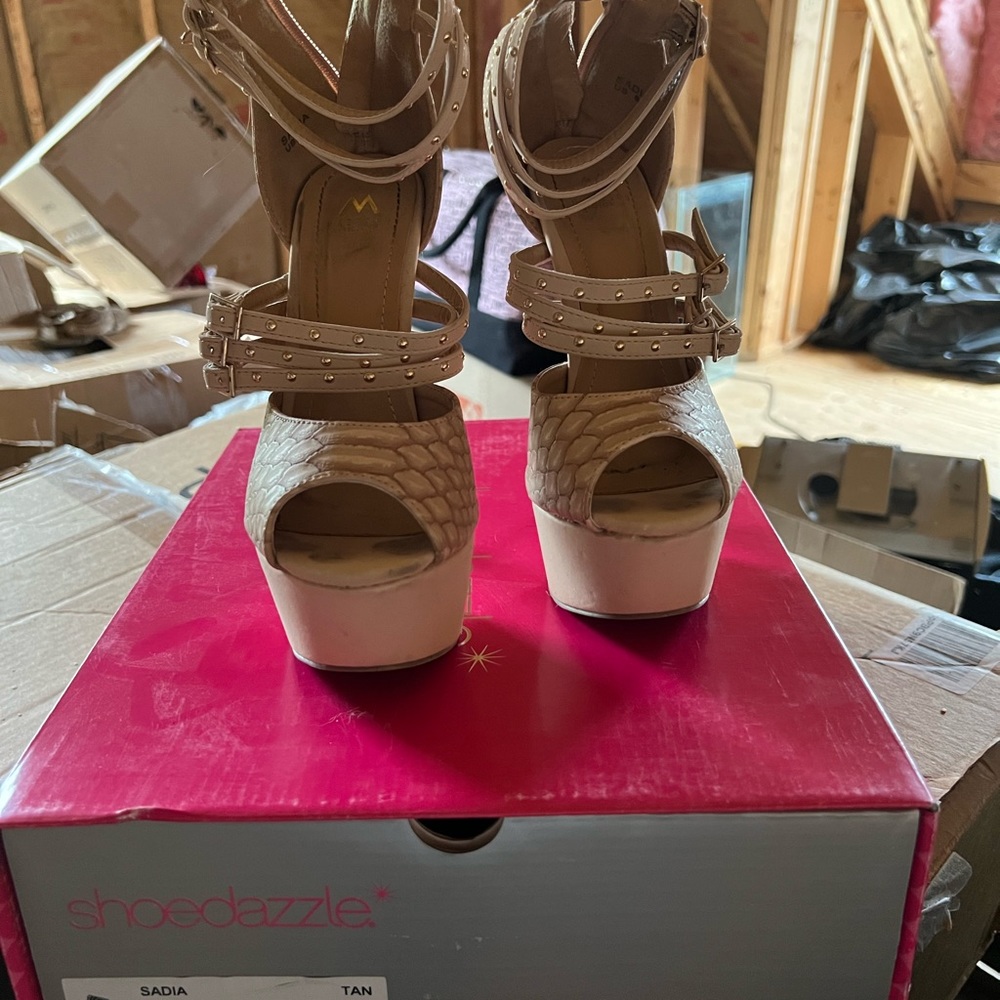 Shoedazzle Sadia size 6